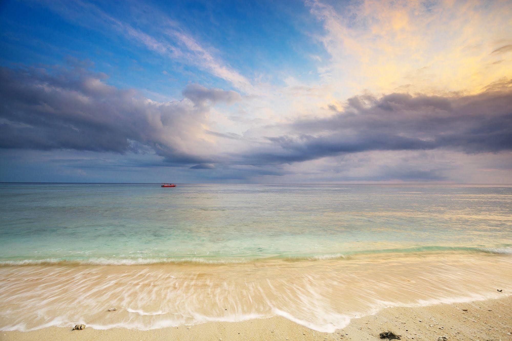 The Gili Beach Resort Τζίλι Τραγουανγκάν Εξωτερικό φωτογραφία